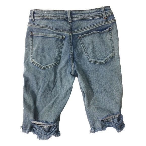 Rue 21 Womens Capris Crop Jeans Sz 6 Distressed Faded Ripped Raw Hem 26x12" Y2K - Picture 4 of 7